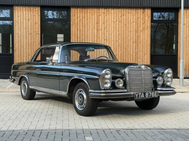 Afbeelding 1/4 van Mercedes-Benz 250 SE (1967)