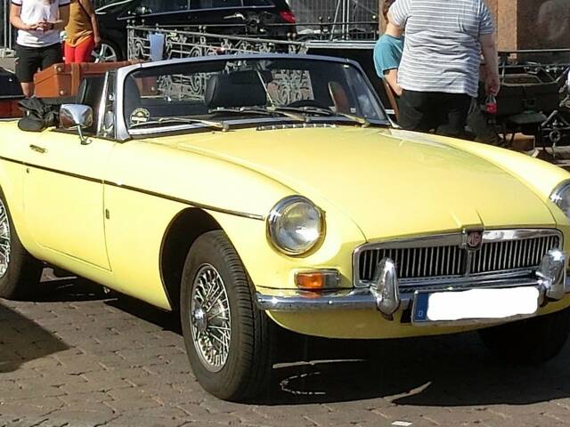 Image 1/8 of MG MGB (1975)
