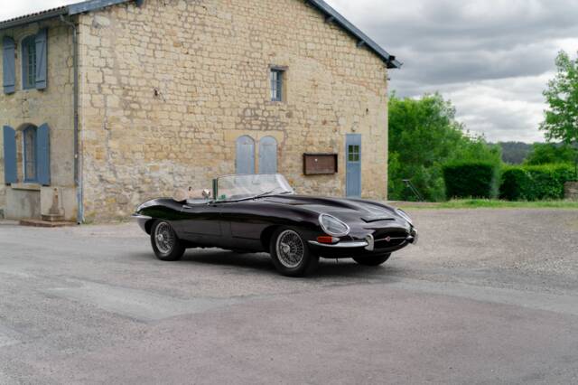 Image 1/50 of Jaguar E-Type 4.2 (1967)