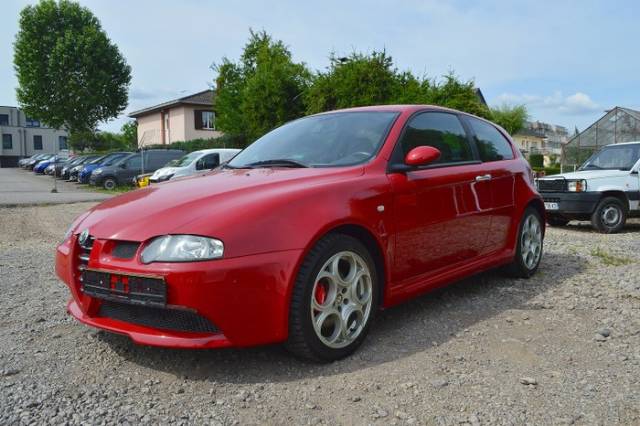 Image 1/7 de Alfa Romeo 147 3.2 GTA (2003)