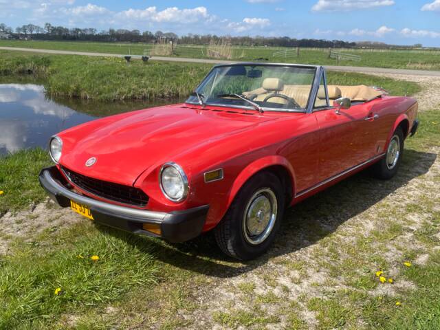 Image 1/17 of FIAT 124 Spider CS1 (1978)