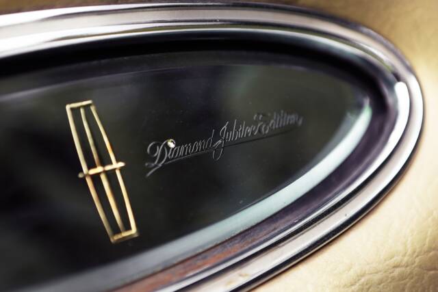 Bild 1/10 von Lincoln Continental Diamond Jubilee Gold Edition (1978)
