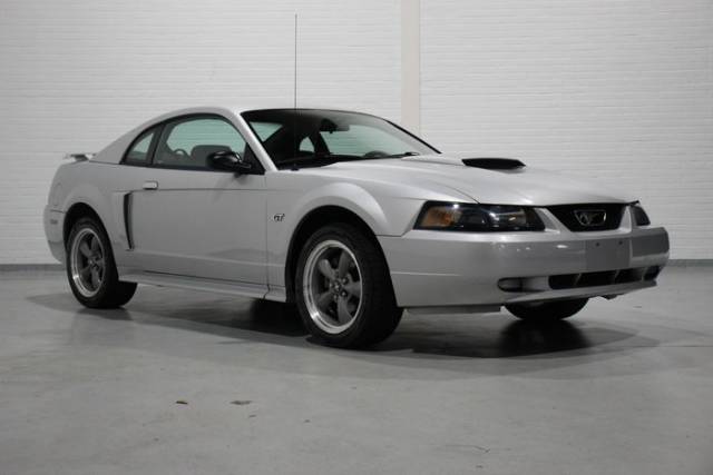 Imagen 1/9 de Ford Mustang GT (2002)