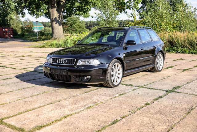 Immagine 1/38 di Audi RS4 Avant (2001)