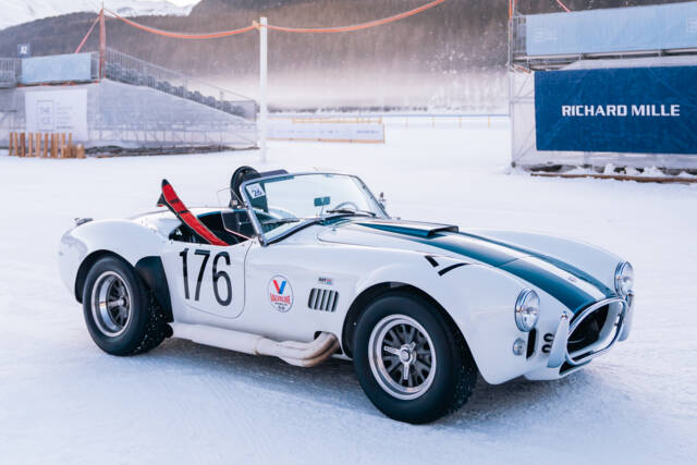 Immagine 1/26 di AC Cobra 427 (1966)