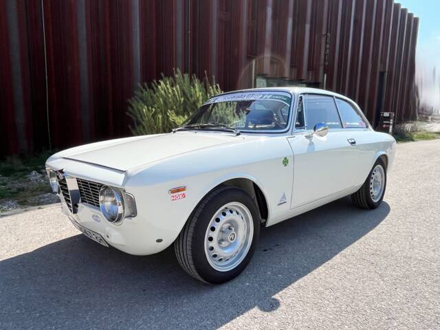 Image 1/87 de Alfa Romeo Giulia 1600 Sprint GT (1965)
