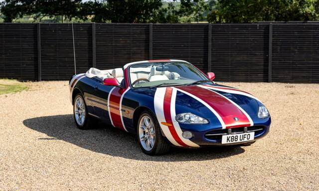 Immagine 1/42 di Jaguar XK8 4.0 (2001)
