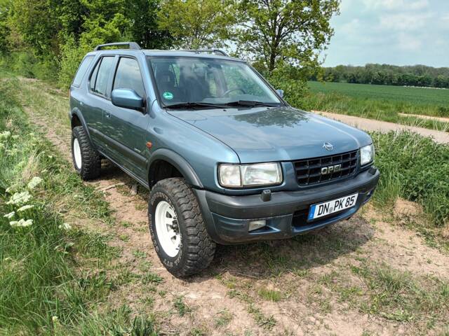 Image 1/4 de Opel Frontera 2.2i (2001)