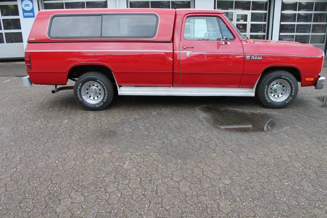 Image 1/26 de Dodge Ram 150 (1988)