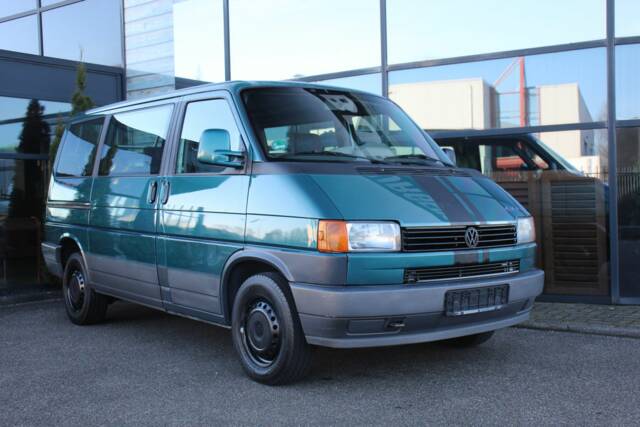 Bild 1/8 von Volkswagen T4 Multivan 2.5 (1995)