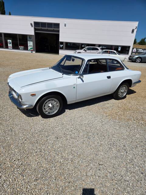 Image 1/84 of Alfa Romeo Giulia GT 1300 Junior (1968)