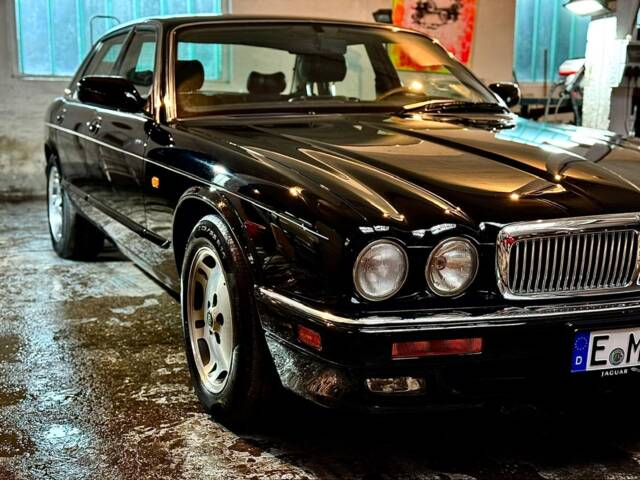 Bild 1/5 von Jaguar XJ6 3.2 (1995)