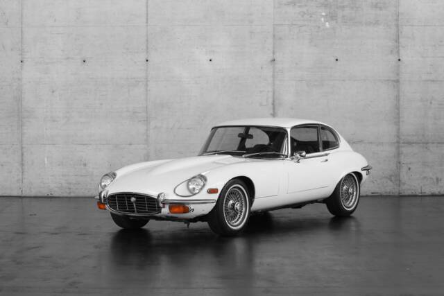 Image 1/40 of Jaguar E-Type V12 (1972)