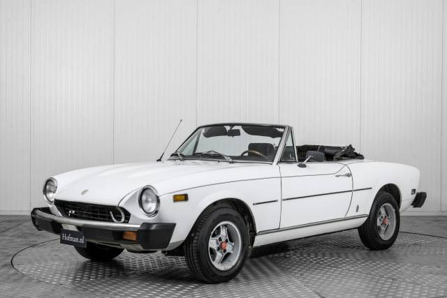 Immagine 1/50 di FIAT 124 Spider CS1 (1977)