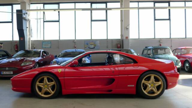Bild 1/41 von Ferrari F 355 Berlinetta (1995)