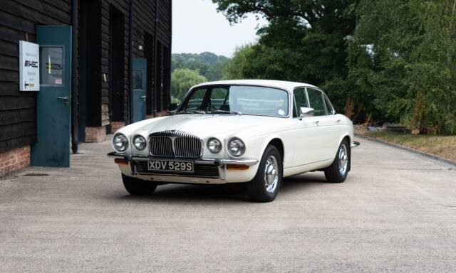 Imagen 1/50 de Daimler Sovereign 4.2 (1978)