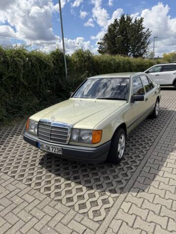 Bild 1/19 von Mercedes-Benz 200 D (1984)