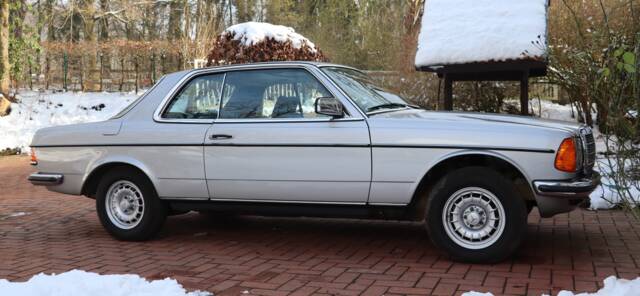 Bild 1/50 von Mercedes-Benz 280 C (1977)