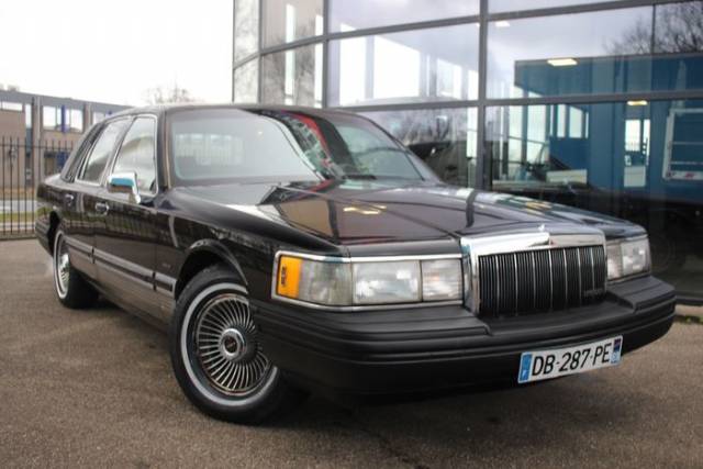 Bild 1/9 von Lincoln Town Car (1993)