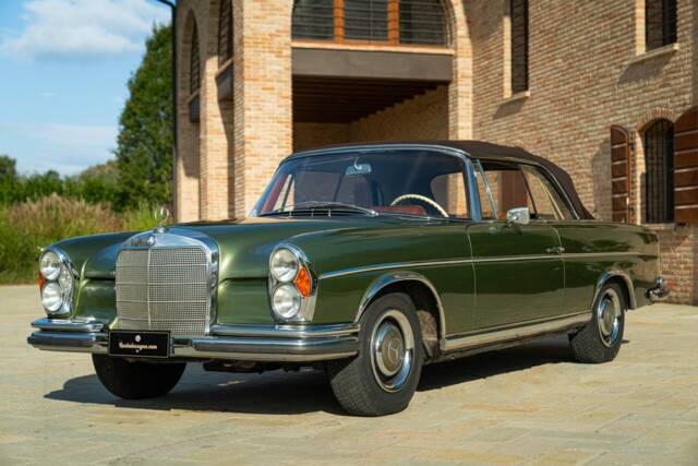 Afbeelding 1/50 van Mercedes-Benz 220 SE b (1964)