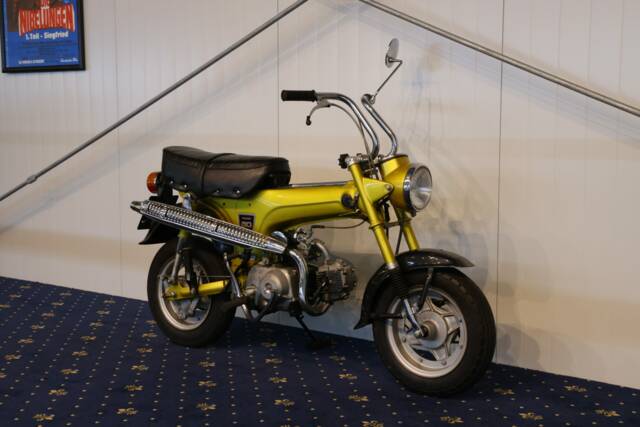 Image 1/25 of Honda ST 50 Dax (1900)
