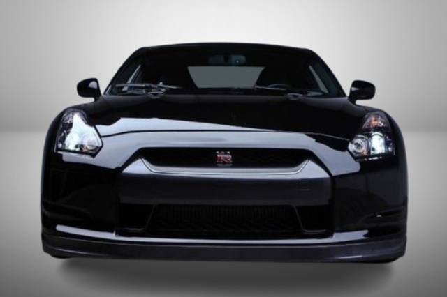 Image 1/8 of Nissan GT-R (2010)