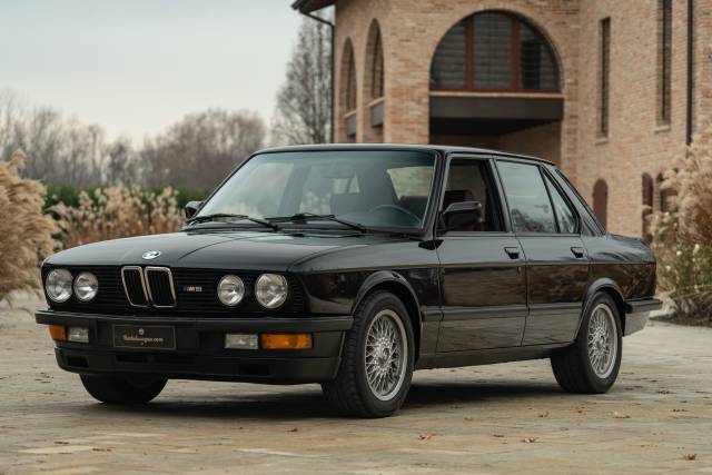 Afbeelding 1/41 van BMW M5 (1988)