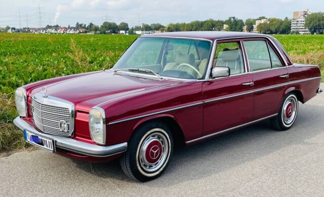 Image 1/22 de Mercedes-Benz 220 D (1974)