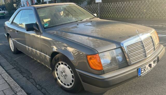 Immagine 1/12 di Mercedes-Benz 300 CE (1988)