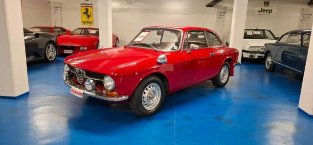 Image 1/32 of Alfa Romeo Giulia GT 1300 Junior (1974)