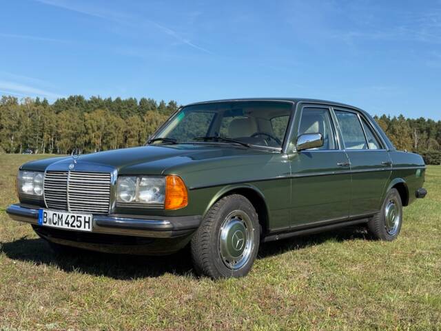 Bild 1/34 von Mercedes-Benz 230 E (1983)