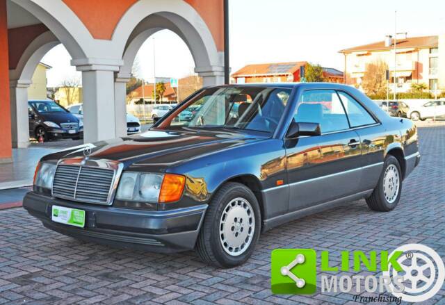 Imagen 1/10 de Mercedes-Benz 300 CE (1990)