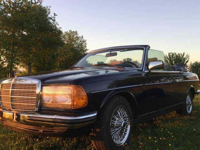Image 1/13 of Mercedes-Benz 230 CE (1985)