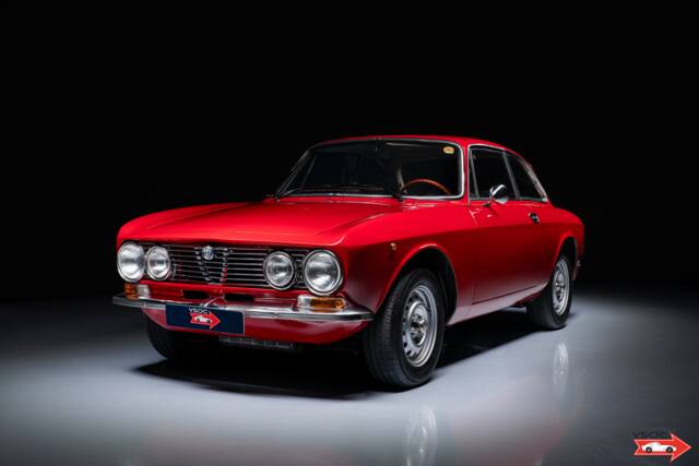 Immagine 1/17 di Alfa Romeo Giulia GT 1300 Junior (1971)