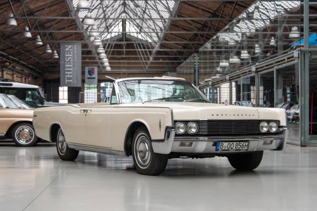 Afbeelding 1/37 van Lincoln Continental Convertible (1966)
