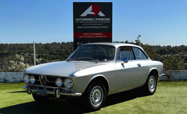 Bild 1/43 von Alfa Romeo 1750 GT Veloce (1970)