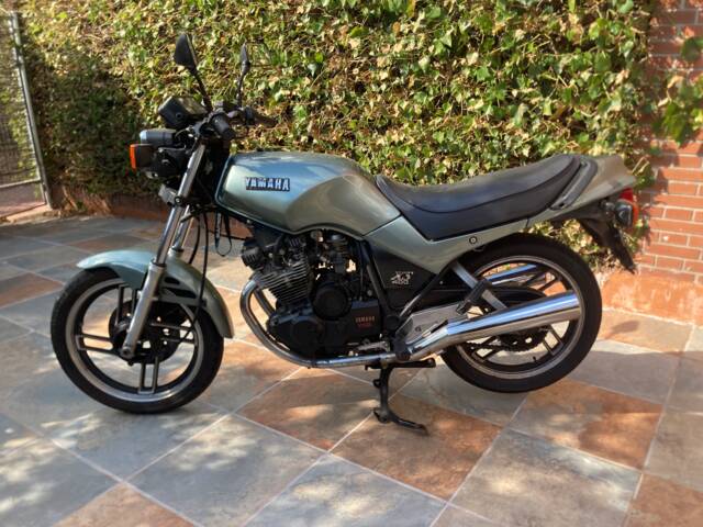 Imagen 1/11 de Yamaha DUMMY (1985)