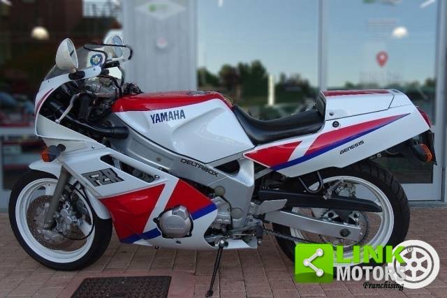 Image 1/3 de Yamaha FZR 600R (1990)
