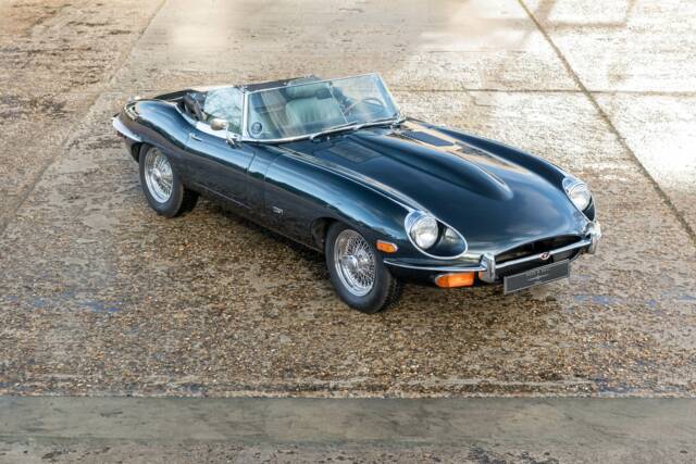 Image 1/34 of Jaguar E-Type (1971)