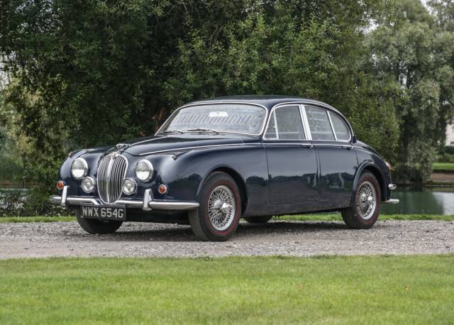 Image 1/11 of Jaguar 240 (1968)