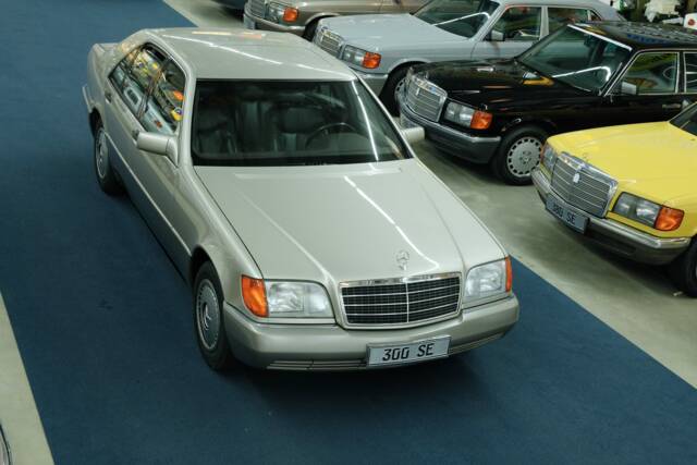 Bild 1/50 von Mercedes-Benz 300 SE (1992)