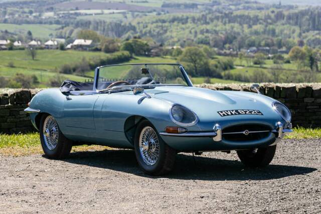 Bild 1/44 von Jaguar E-Type 4.2 (1965)