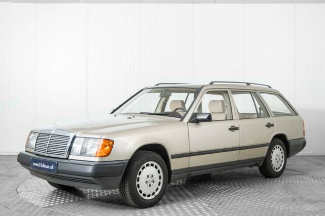Bild 1/50 von Mercedes-Benz 230 TE (1987)