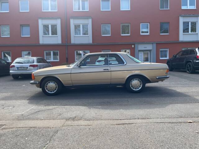 Image 1/20 de Mercedes-Benz 280 CE (1981)