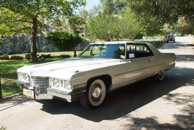 Image 1/13 of Cadillac Coupe DeVille (1972)
