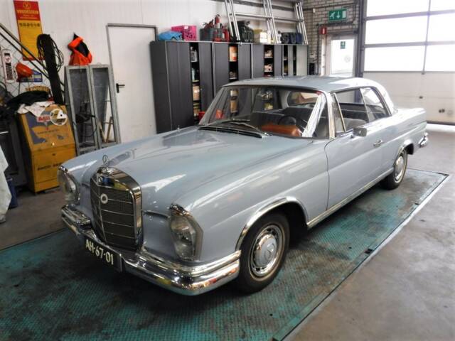 Afbeelding 1/50 van Mercedes-Benz 220 SE b (1963)