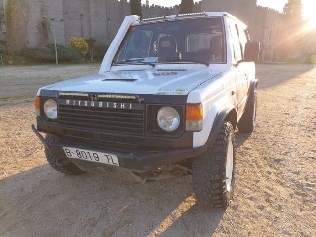 Image 1/9 de Mitsubishi Shogun TD (1987)