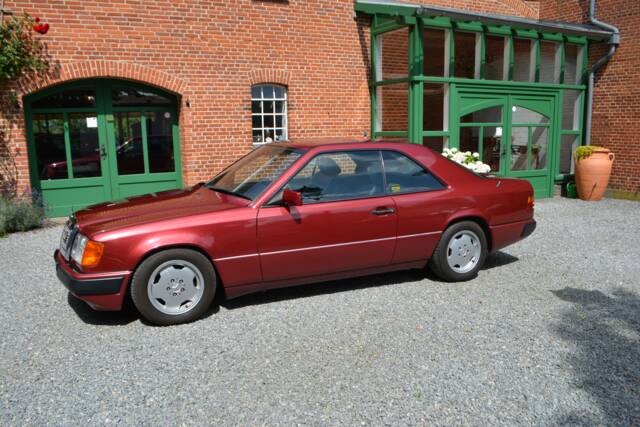 Image 1/15 of Mercedes-Benz 230 CE (1991)