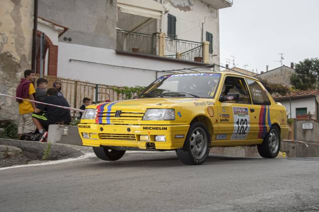 Bild 1/24 von Peugeot 309 GTI (1990)