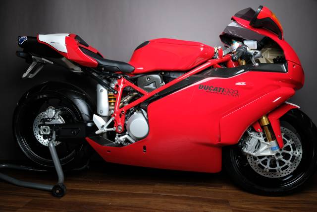 Bild 1/11 von Ducati DUMMY (2005)